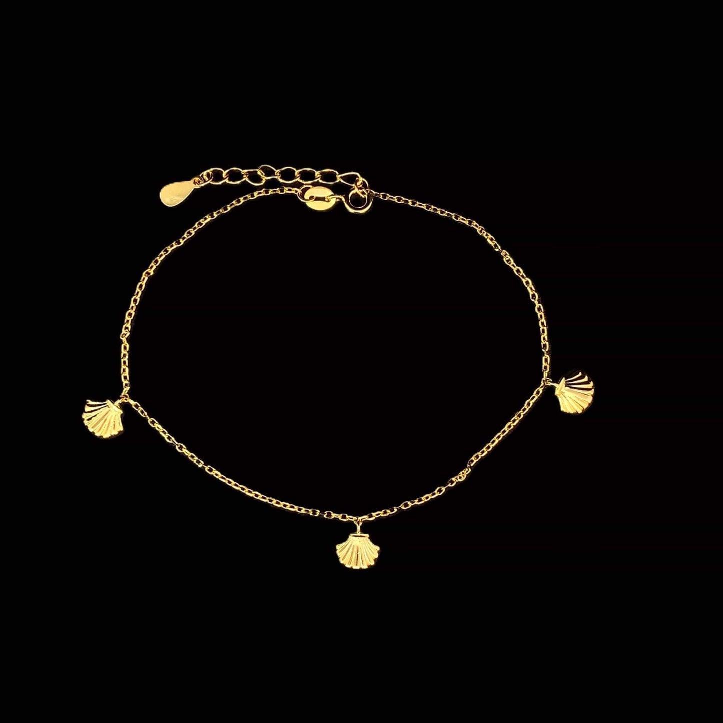 Small Seashell Bracelet Gold