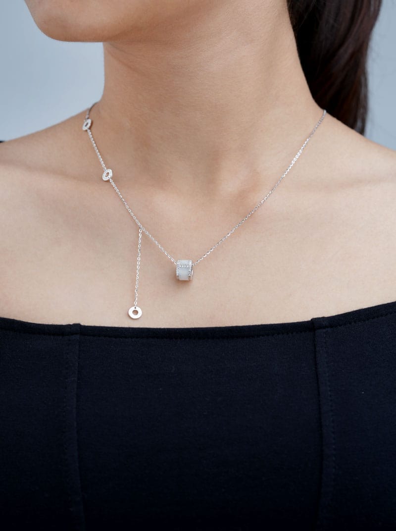 Roll and Circles Pendant Chain Silver