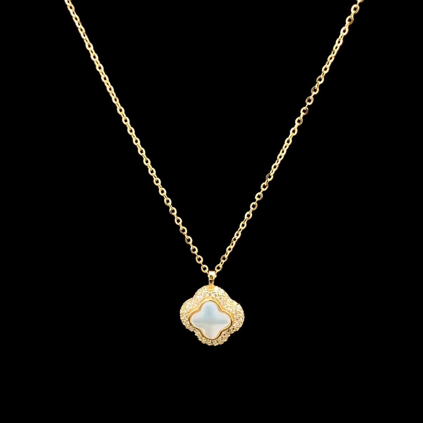 Mystic Clover Pendant Chain Gold