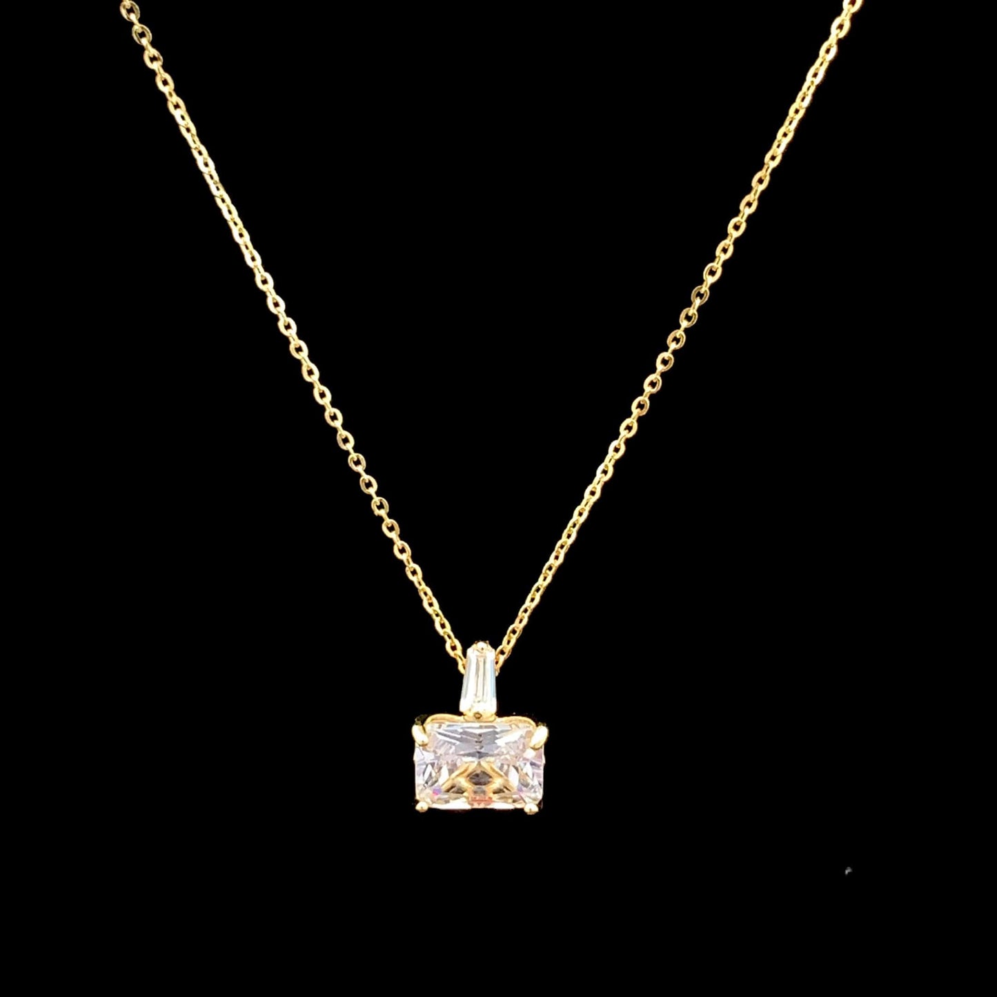 Radiant Sparkle Pendant Chain Gold