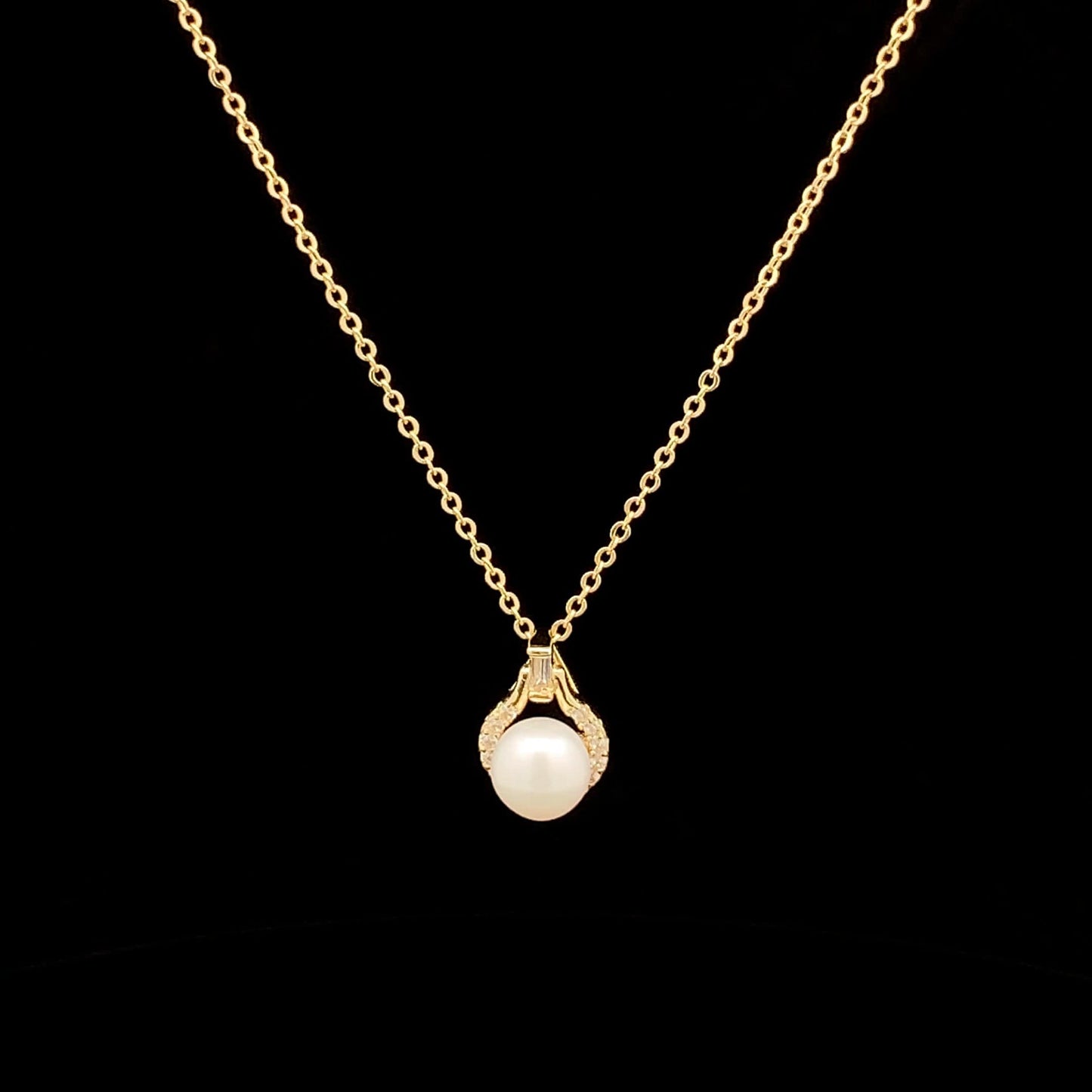 Mini Bulb Pearl Pendant Chain Gold