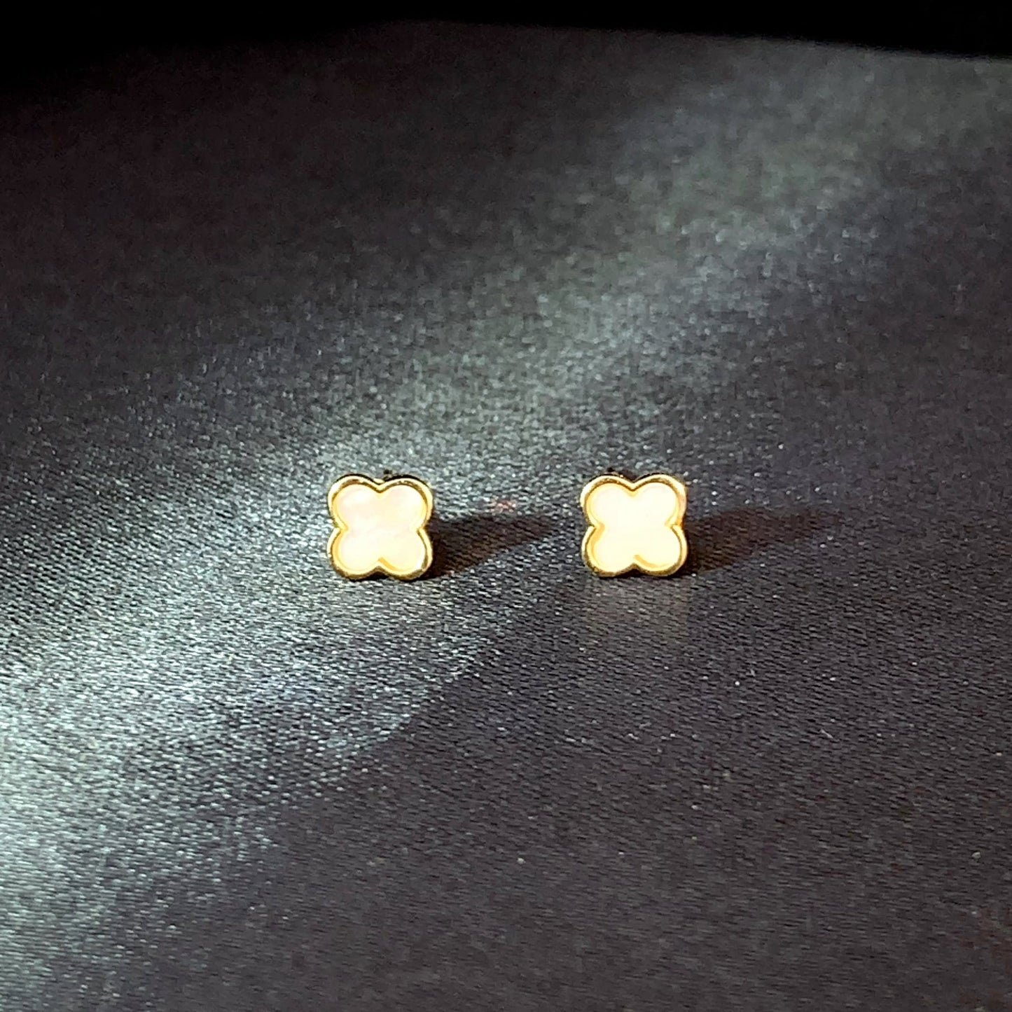Baby Clover Stud Earrings Gold