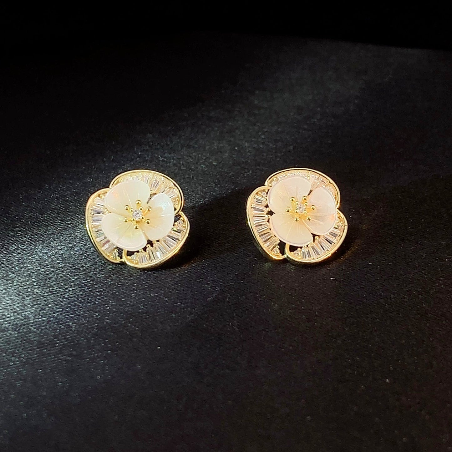 Floral Fusion Stud Earrings Gold