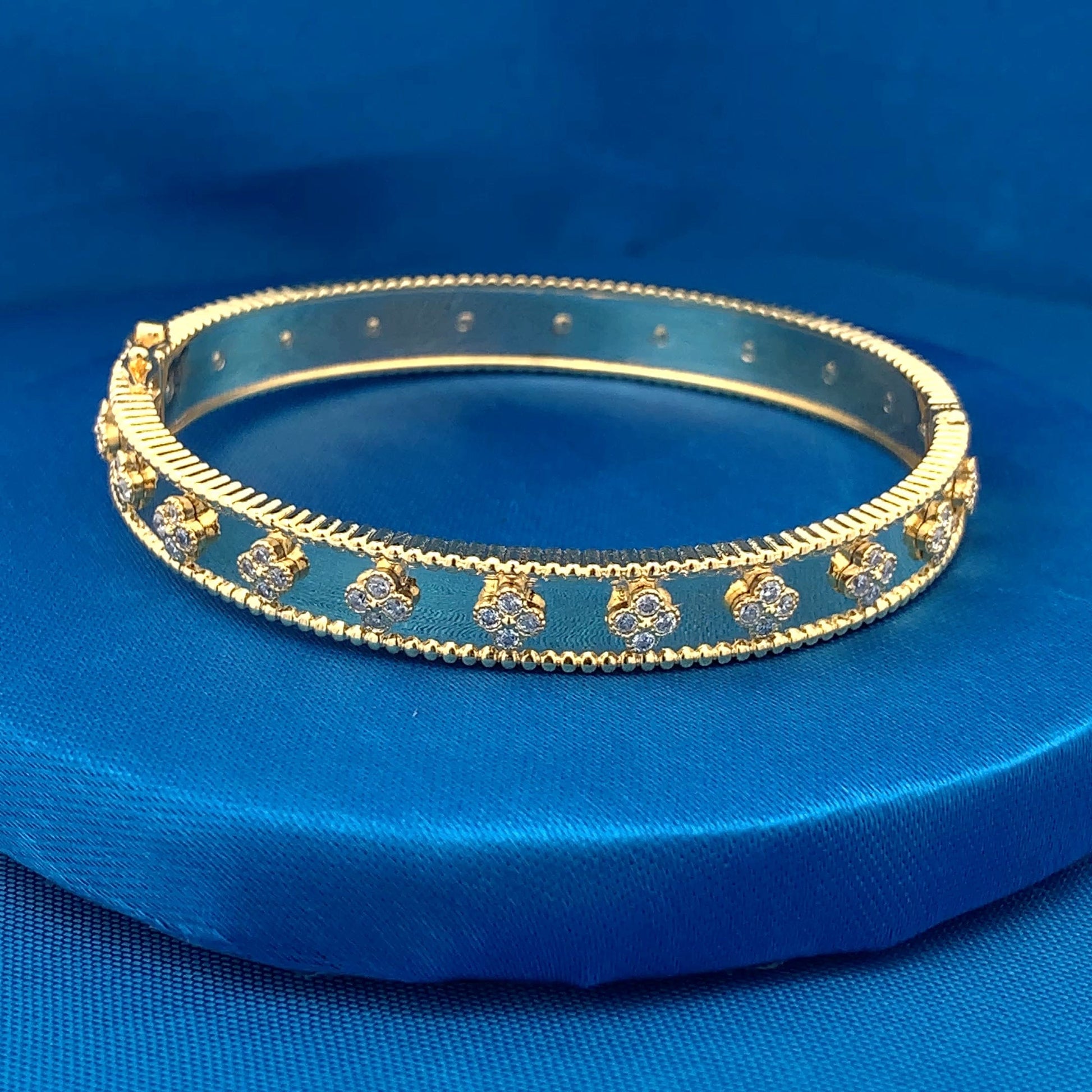 Oval Bracelet Gold