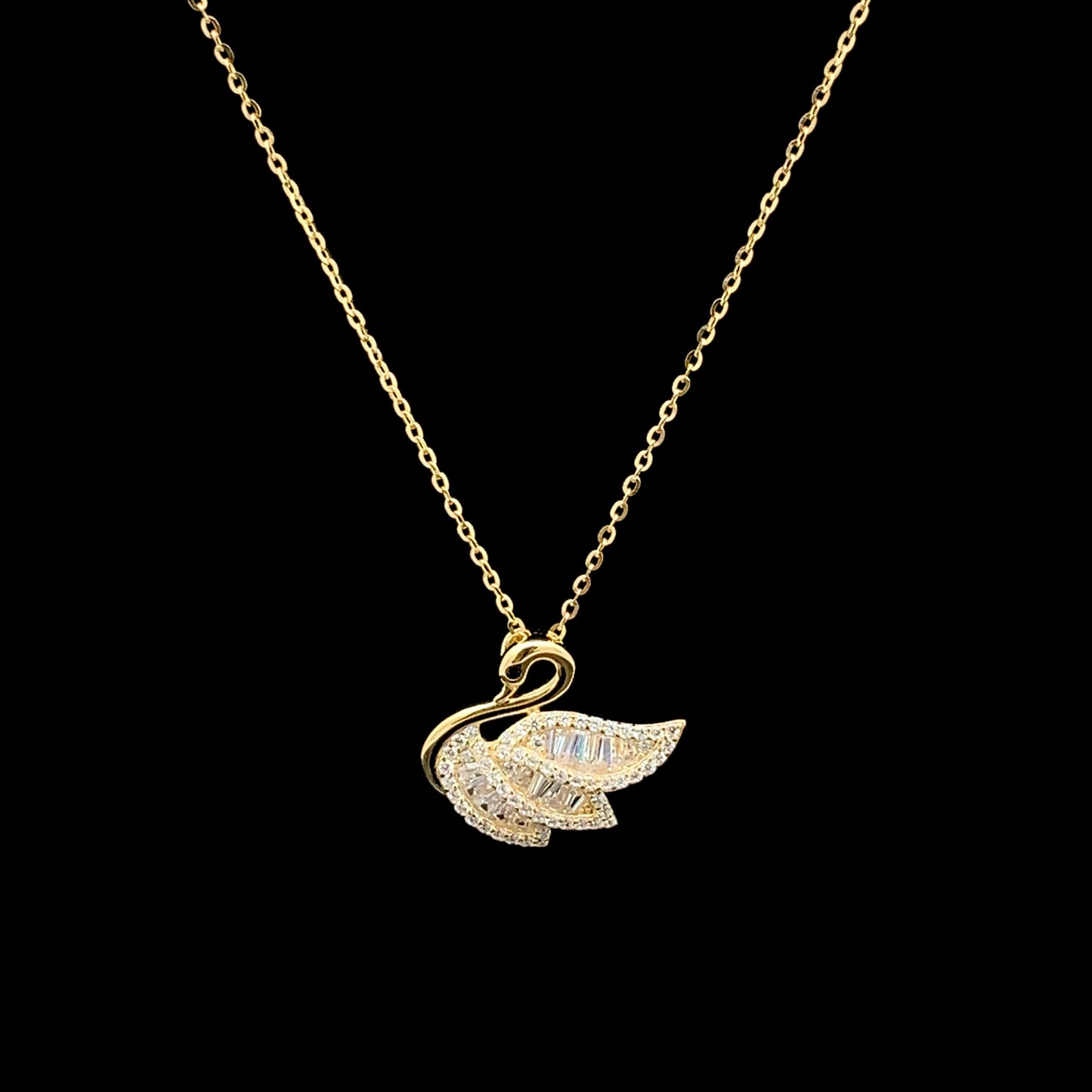 Swan Beauty Pendant Chain Gold