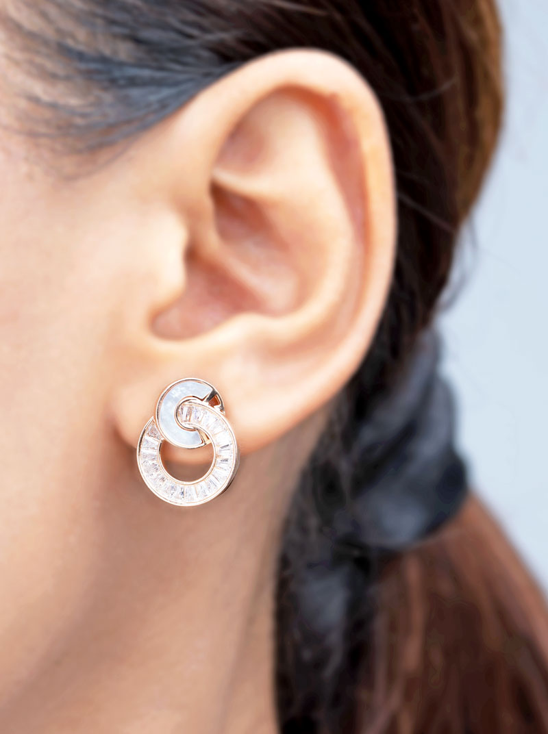 Baguette Interlocking Circle Stud Earrings Rose Gold